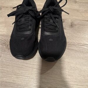 ALO Yoga Unisex Athletic Black Shoes